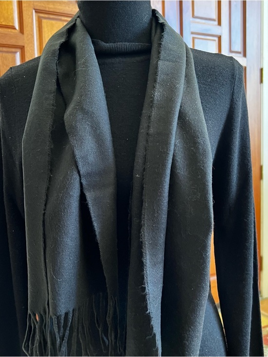 100% Cashmere Black Scarf Rectangle 46” X 12” Fringe - Picture 3 of 4